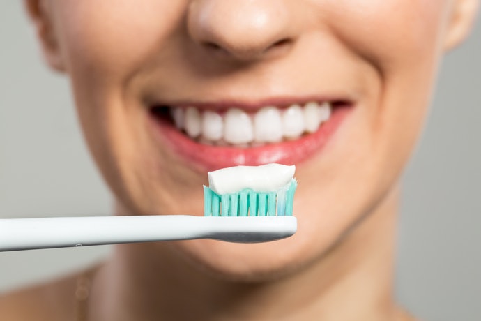 Melhor creme dental clareador em 2022: Guia de Compra
